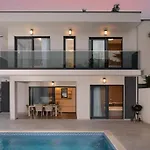 New ! Palm Bay 1 & 2 With Two Heated Pool - Near Sea *