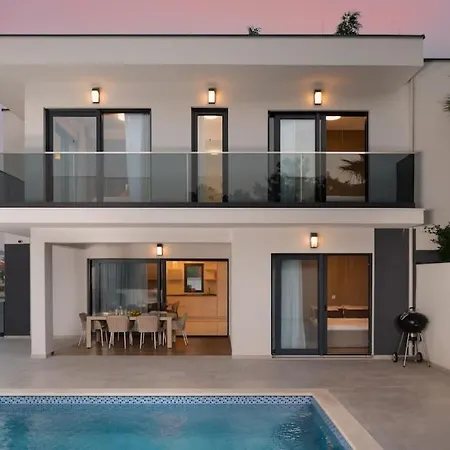 New ! Palm Bay 1 & 2 With Two Heated Pool - Near Sea *