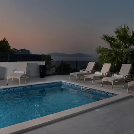 New ! Palm Bay 1 & 2 With Two Heated Pool - Near Sea Villa