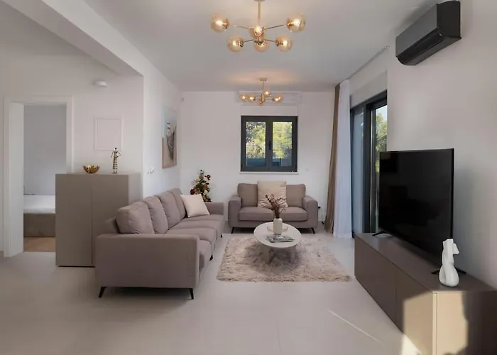 New ! Palm Bay 1 & 2 With Two Heated Pool - Near Sea וילה Ražanj