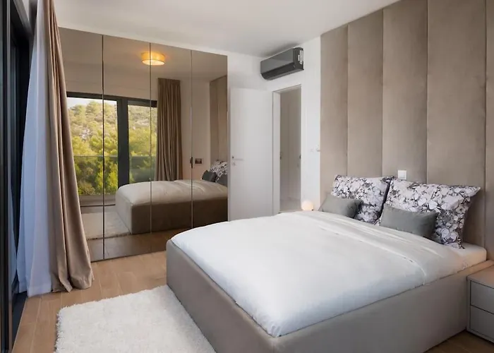 New ! Palm Bay 1 & 2 With Two Heated Pool - Near Sea וילה