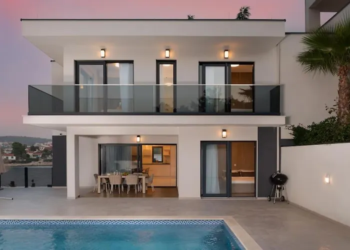 New ! Palm Bay 1 & 2 With Two Heated Pool - Near Sea *