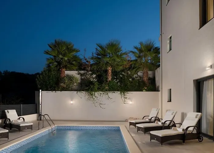 New ! Palm Bay 1 & 2 With Two Heated Pool - Near Sea